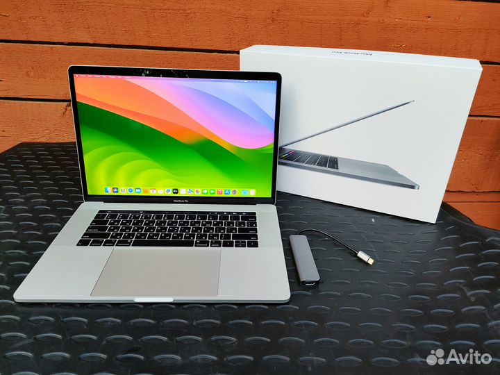 Macbook Pro 15 (2019) i9-16-512 Гб, 99 циклов