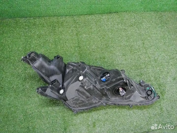 Фара левая Toyota Camry