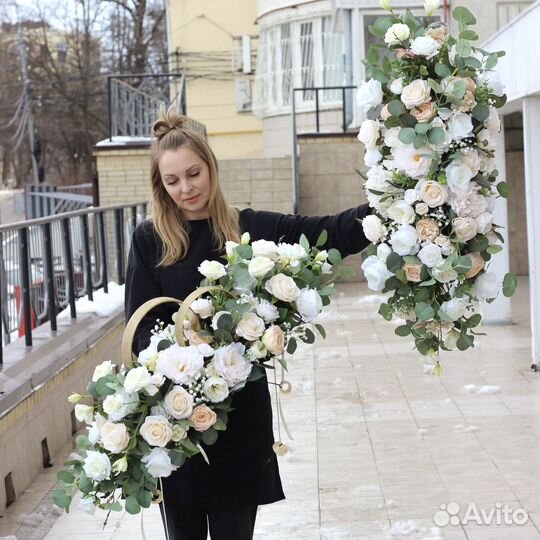 Цветочный декор для свадебной машины