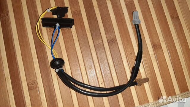 Кнопка открывания двери багажника Ниссан Тиида