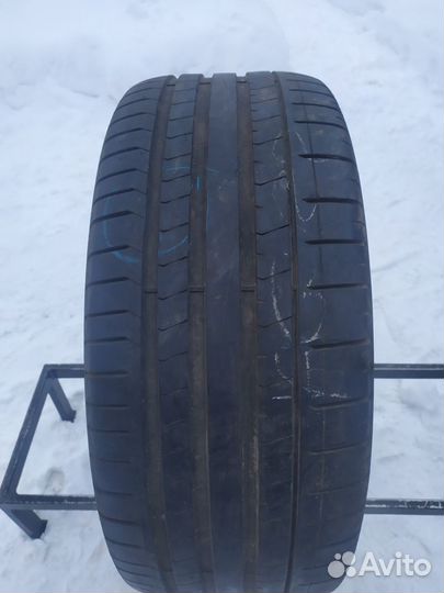 Pirelli P Zero PZ4 285/40 R22 110Z