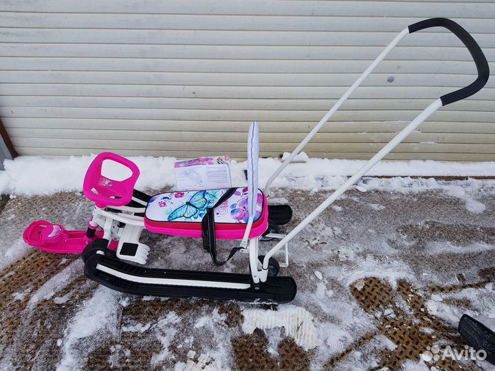 Снегокат с ручкой и колесами
