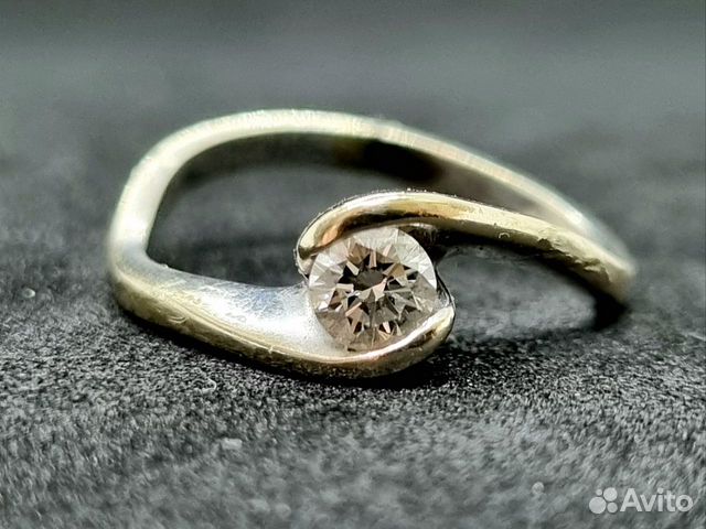 Золотое кольцо с бриллиантом 750 пробы