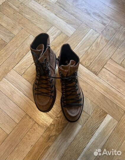 Ботинки замшевые Doucals