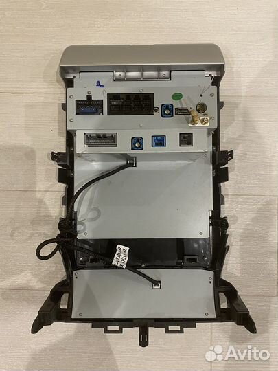 Штатная магнитола в стиле Tesla для Toyota LC 200