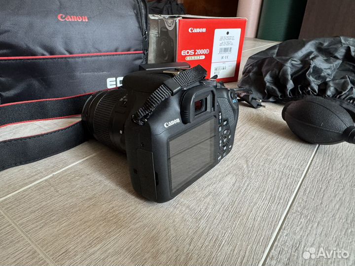 Фотоаппарат Canon EOS 2000D