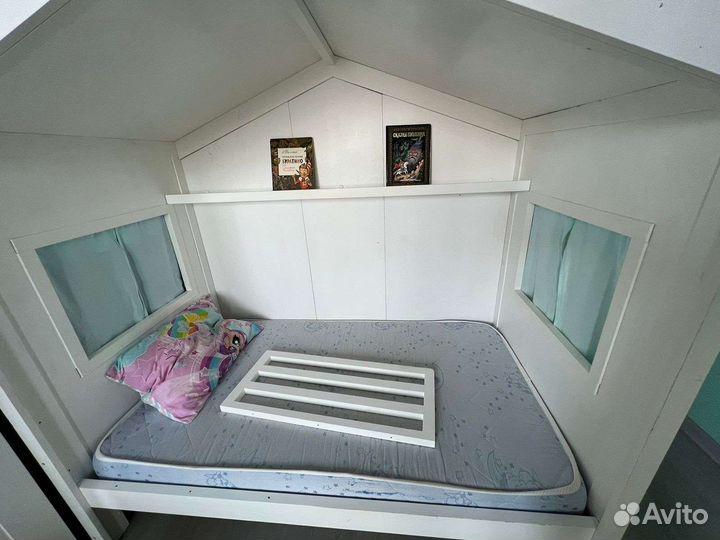 Детская деревянная кровать -домик