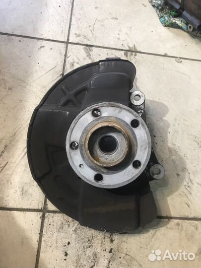 Поворотный кулак прав. перед. Volvo S60