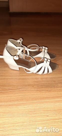 Продаю танцевальные туфли для девочки