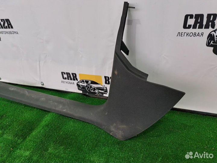 Облицовка стойки L Audi Q3