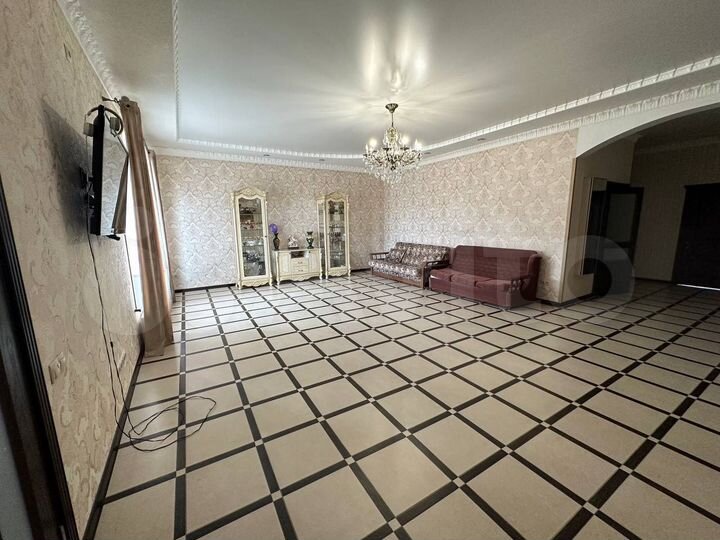 Дом 240,7 м² на участке 11 сот.