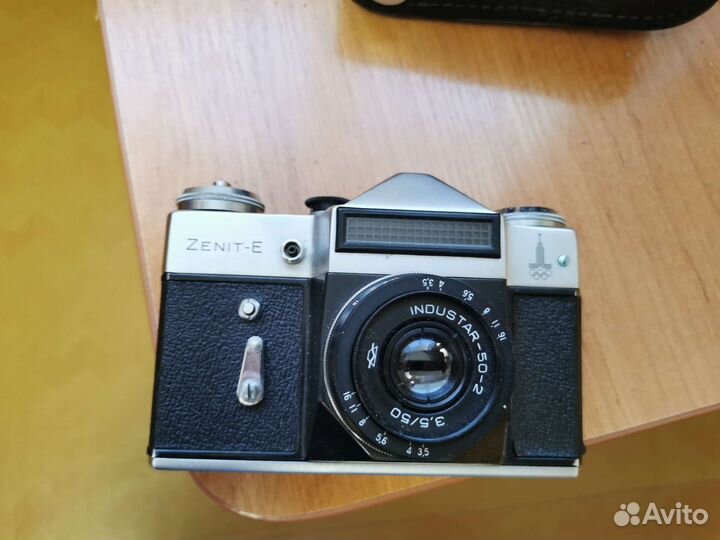 Зеркальный фотоаппарат Зенит Е
