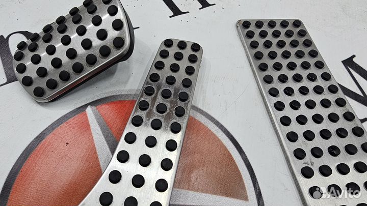 Накладки на педали на Mercedes W211