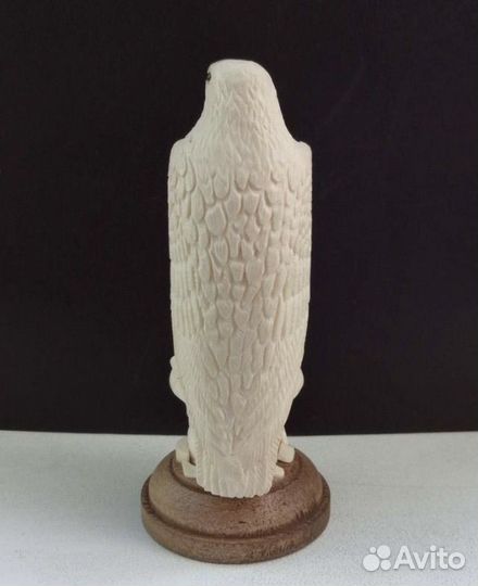 Миниатюра. Сокол. Материал бивень мамонта