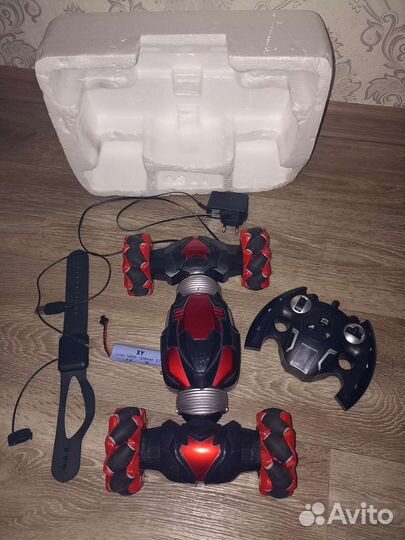 Игрушка машинка на пульте управления