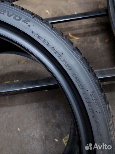 Hankook Winter I'Cept Evo2 W320 245/35 R20 95W