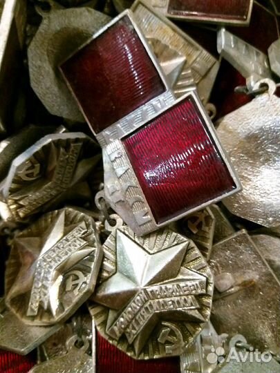 Значок молодой гвардеец 11 пятилетки