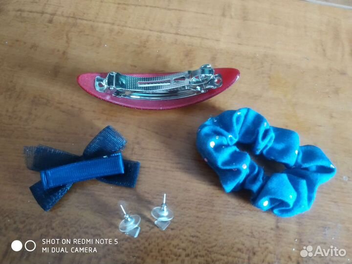 Заколки и резинка для волос, серьги
