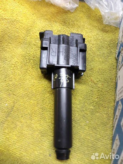 Камри форсунка Омыватель Фары правая Camry 14-18