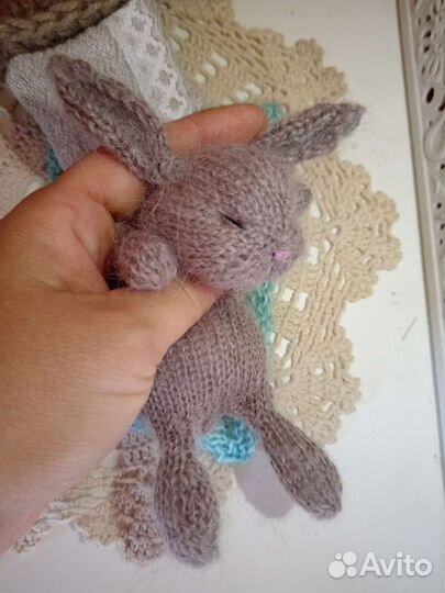 Спящий зайка кролик