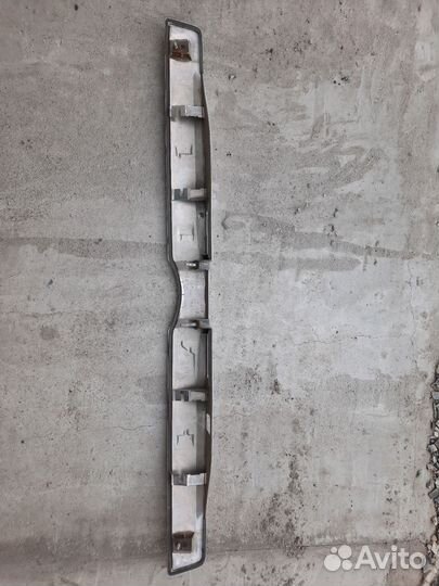 Накладка двери багажника на тойота ноах