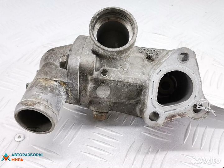 Корпус термостата Mitsubishi Carisma 1999 MD317666