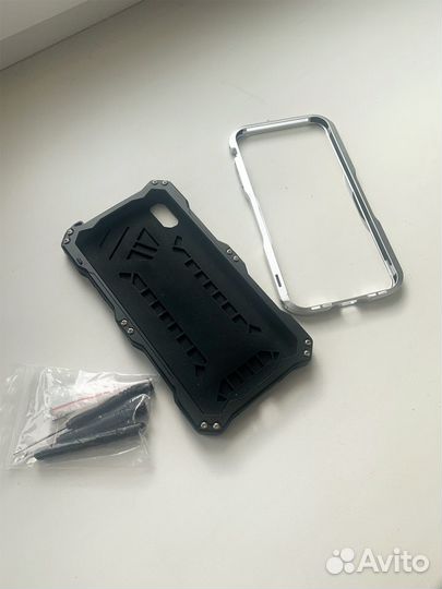 Чехлы R-Just RJ-02 и Luphie для iPhone XS Max