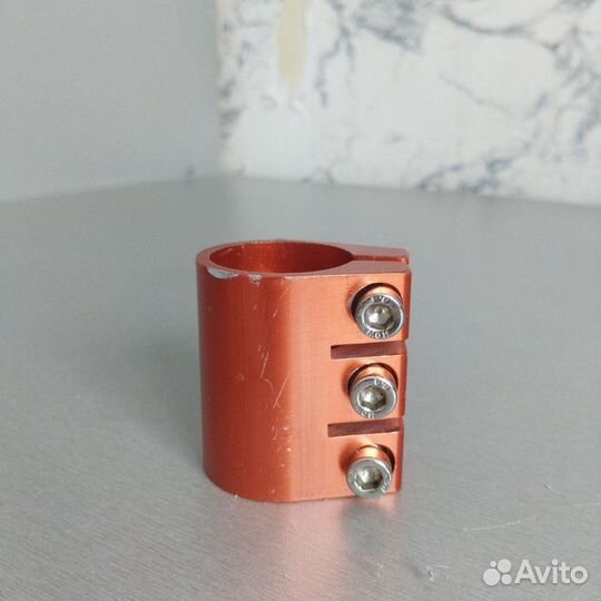 Зажим для трюкового самоката