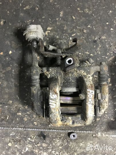 Задний суппорт Opel Astra J