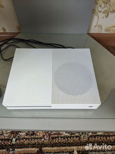 Xbox One S 1tb 2 джойстика
