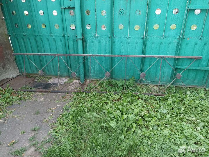 Оградка металлическая