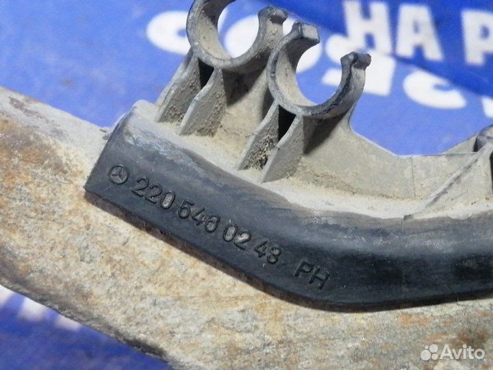 Передний правый поворотный кулак Mercedes-Benz