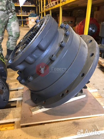 Редуктор поворота Hyundai 31Q6-10141