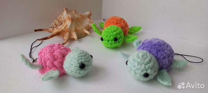Вязаные брелки игрушки