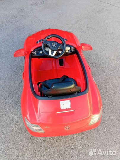 Продам детскую машинку на аккумуляторе