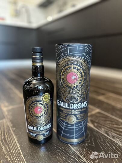 Пустая бутылка из под виски