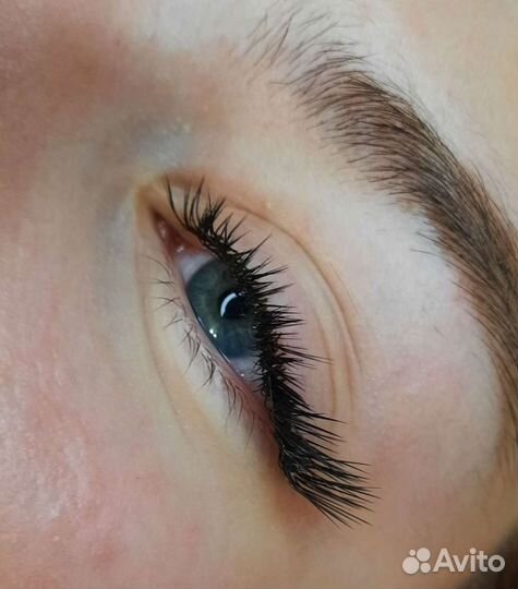 Наращивание ресниц и оформление бровей