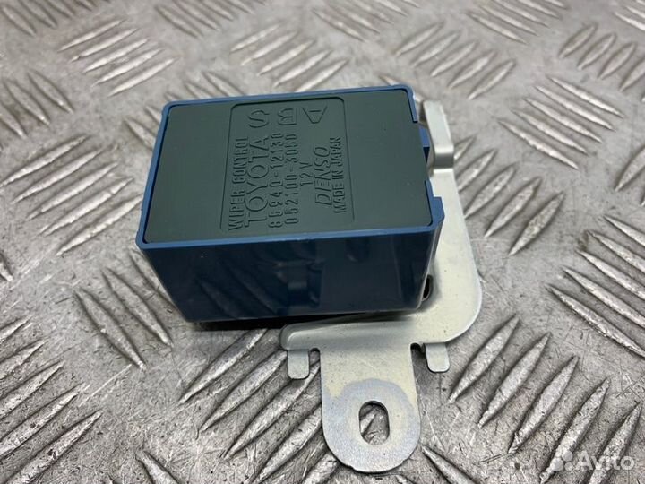 Реле стеклоочистителей заднее Pontiac Vibe 1 1zzfe