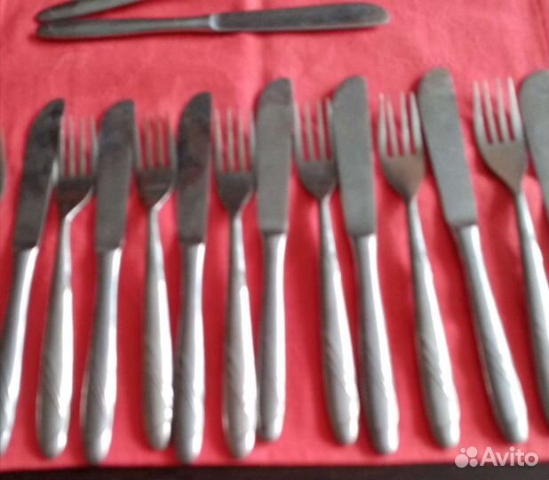 Столовые приборы-ножи-вилки