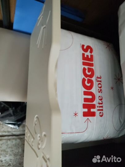 Детская кроватка с маятником