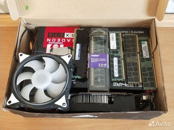 Коробка с комплектующими для пк