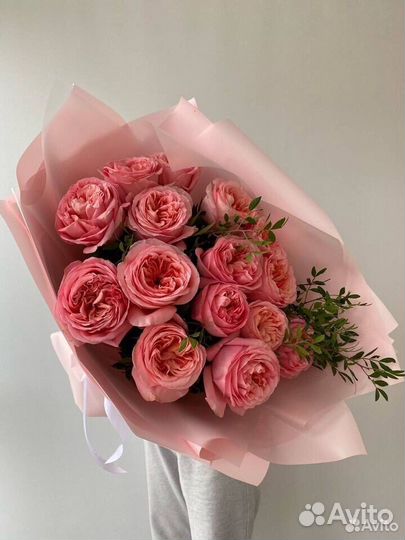 Букет из персиковых пионовидных роз