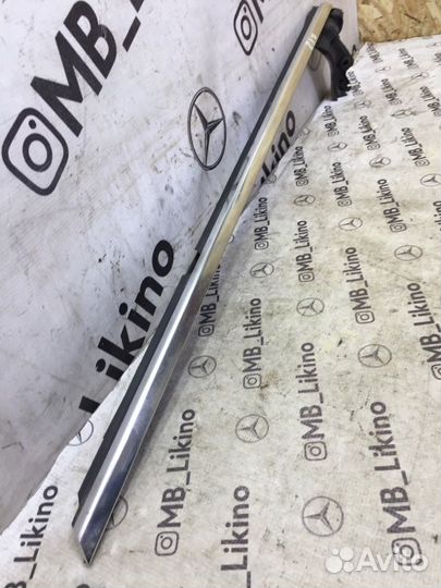 Молдинг стекла задний правый Mercedes Cls-Class