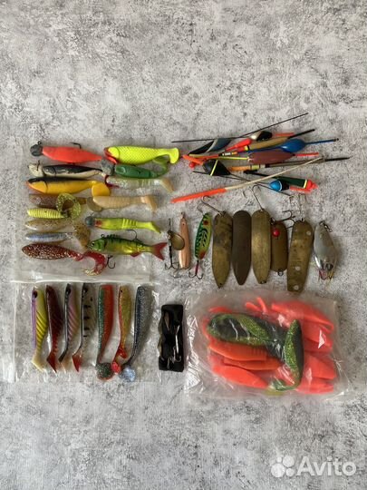 Набор для рыбалки: мягкие приманки, поплавки