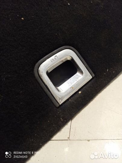 Плока багажника (Kia K900 II)