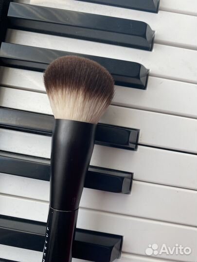 Кисть nyx для пудры и румян
