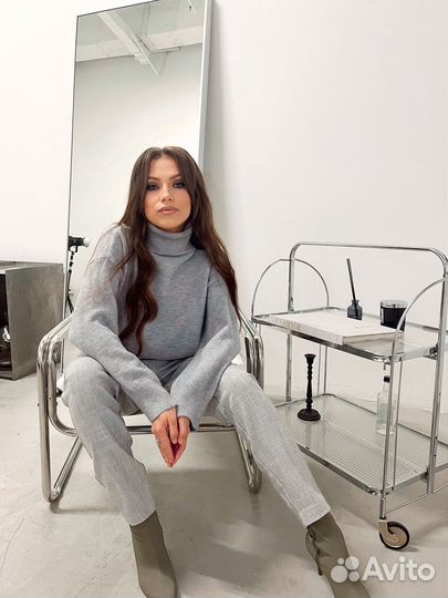 Свитер серый с горлом