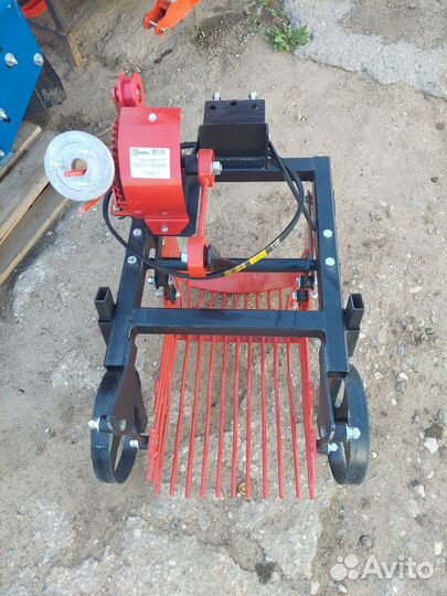 Картофелекопалка вибрационная Пахарь ккм-1