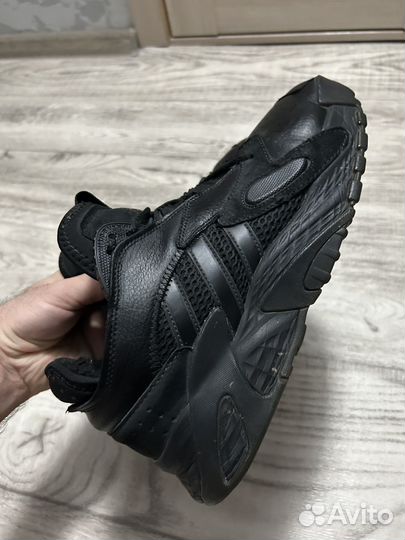 Мужские зимние кроссовки adidas 45