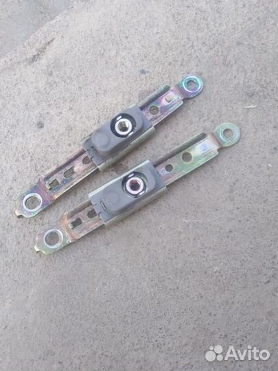 Фиксаторы высоты ремня Toyota Corolla ee111
